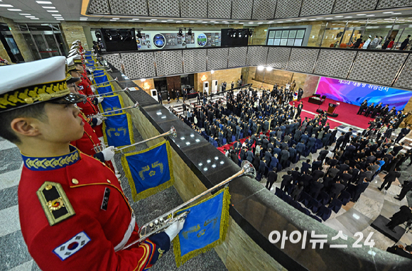 이재명 대통령이 4일 국회에서 열린 제21대 대통령 취임선서식에 참석하고 있다. [사진=국회시잔취재단]