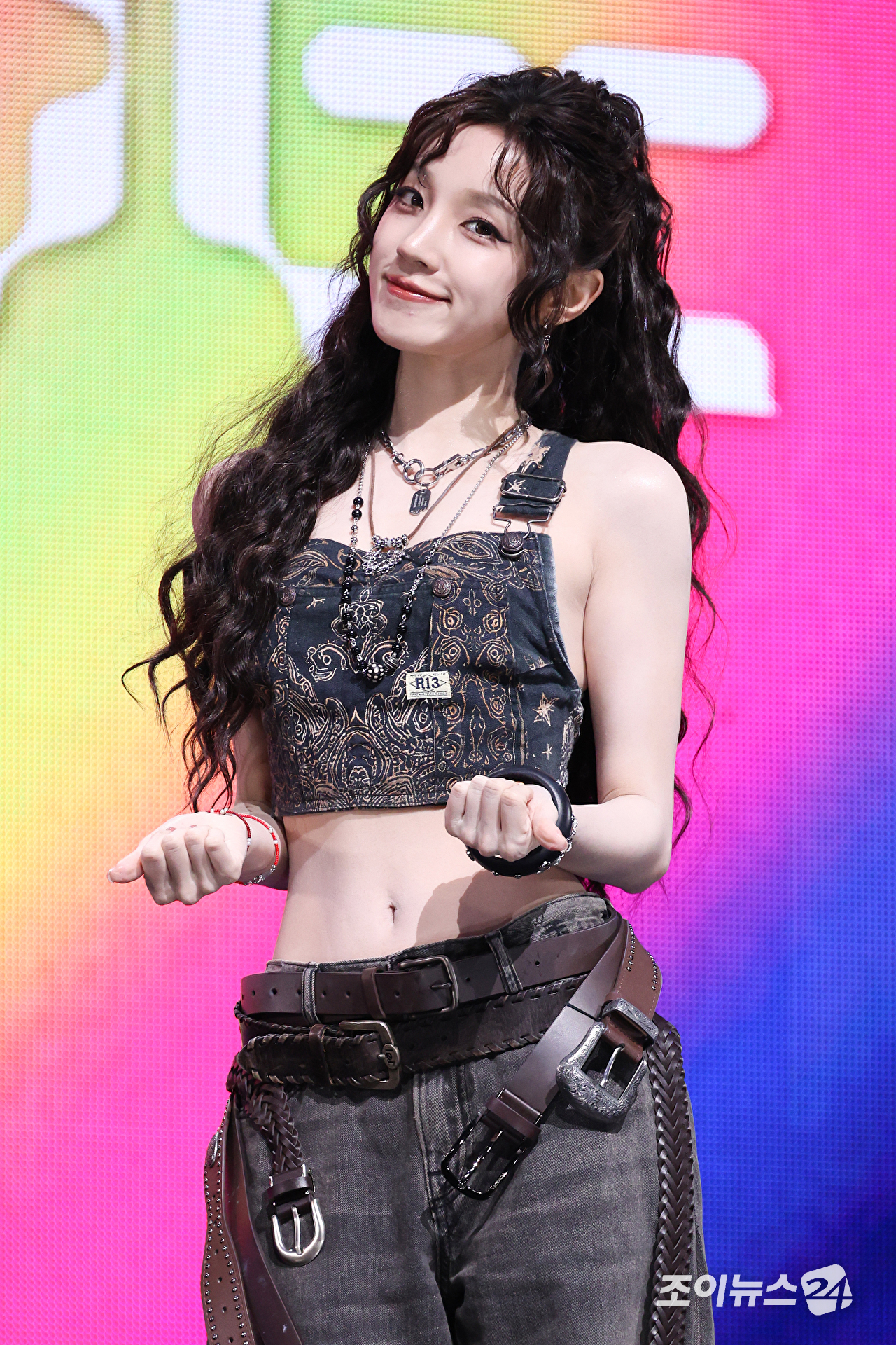 그룹 아이들 우기가 6일 오후 서울 광진구 광장동 예스24라이브홀에서 진행된 아이들(i-dle) 아홉 번째 미니 앨범 '위 메이드'(We made) 발매 기념 쇼케이스에 참석해 포즈를 취하고 있다. [사진=문수지 기자]