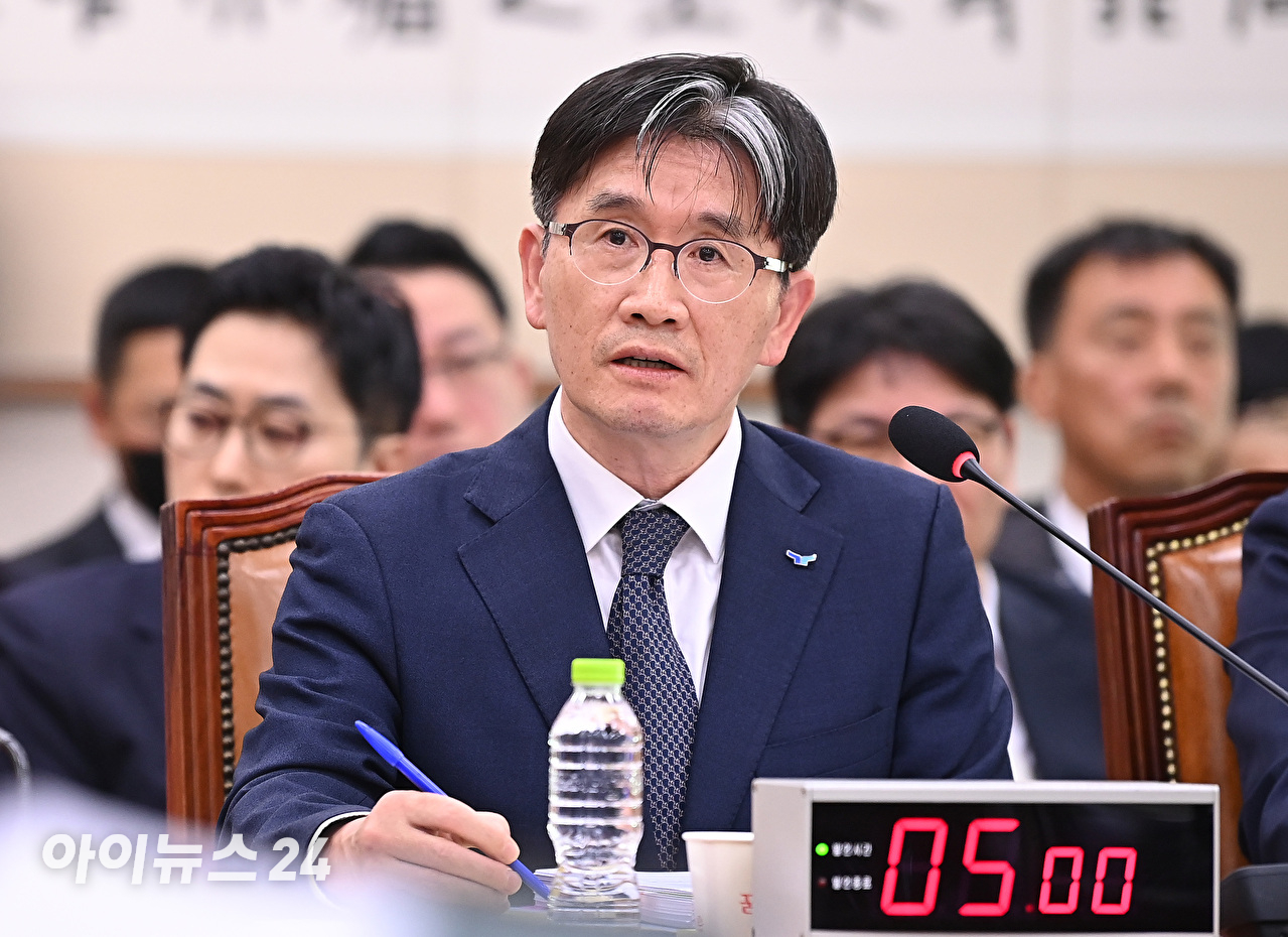 오동운 고위공직자범죄수사처장이 24일 서울 여의도 국회 법제사법위원회에서 열린 공수처에 대한 국정감사에서 질의에 답변하고 있다. [사진=곽영래 기자]