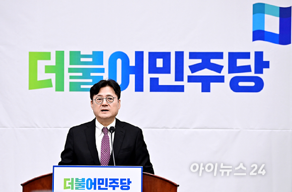 홍익표 더불어민주당 원내대표가 4일 오후 서울 여의도 국회에서 열린 의원총회에서 발언하고 있다. [사진=곽영래 기자]