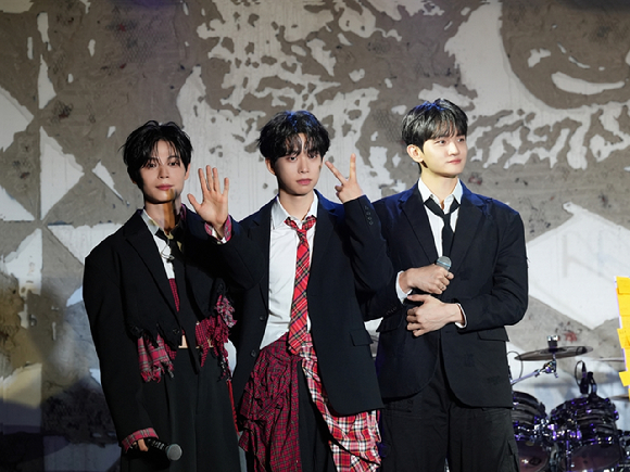 루시, 미니 7집 전곡 음원차트 차트인⋯대세 밴드 존재감