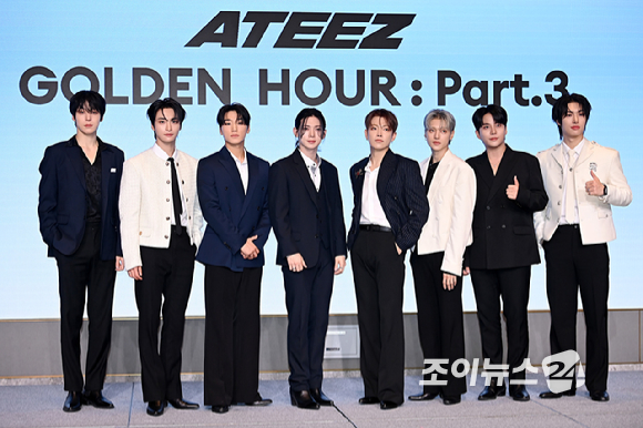  Part.3) 앨범 발매 기념 기자간담회에서 포즈를 취하고 있다. [사진=곽영래 기자]