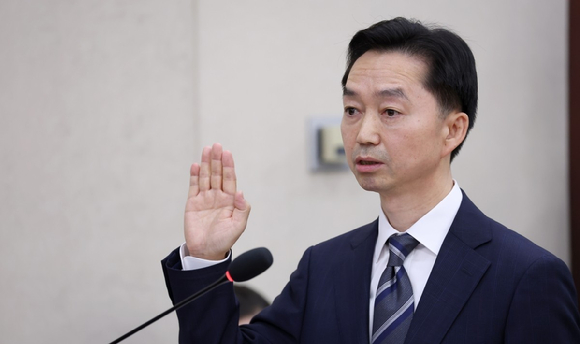 김지용 초대 중대범죄수사청장 후보자가 14일 국회 행정안전위원회에서 열린 인사청문회에서 선서하고 있다. 2026.10.14 [사진=연합뉴스]