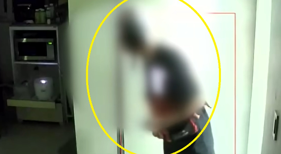"자는 줄 알고 들어왔다"... 한밤중 집안으로 쓱 걸어 들어온 배달기사