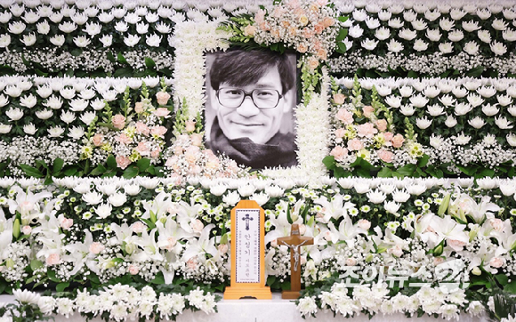 5일 별세한 '국민 배우' 고(故) 안성기의 빈소가 서울성모병원 장례식장에 마련됐다. 향년 74세. [사진=사진공동취재단]