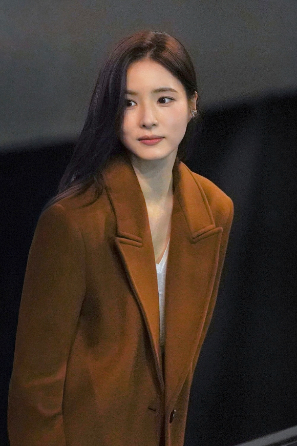 배우 신세경이 영화 '휴민트' 무대인사에서 관객들을 만나고 있다. [사진=더프레젠트컴퍼니]