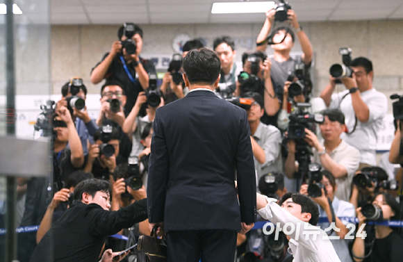 국민의힘 장동혁 대표와 최고위원들이 17일 서울 국회에서 열린 권성동 의원 구속 관련 차담회에 참석하고 있다. [사진=연합뉴스]