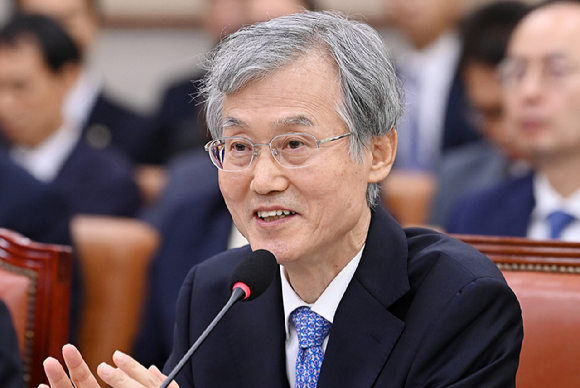 조희대 대법원장이 6일 서울 여의도 국회에서 열린 국회 법제사법위원회의 대법원 등 국정감사에서 의원 질의에 답변하고 있다. [사진=곽영래 기자]