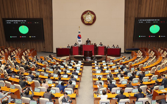 지난달 26일 서울 여의도 국회 본회의에서 검찰청 폐지법안 등을 담은 정부조직법 일부개정법률안에 대한 수정안이 통과되고 있다. 2025.9.26 [사진=연합뉴스]