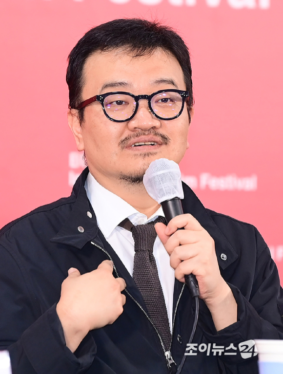 배우 김현주-연상호 감독-배우 배현성이 10일 부산 해운대구 영화의전당에서 열린 제31회 부산국제영화제 '실낙원' 기자회견에 참석하고 있다. [사진=정소희 기자]