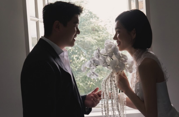 이장우 조혜원이 웨딩화보 촬영에서 포즈를 취하고 있다. [사진=조혜원 인스타그램]