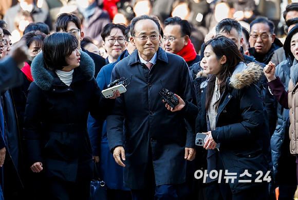 12·3 비상계엄 당시 국민의힘 원내대표로 국회 계엄 해제 요구안 의결을 방해한 혐의를 받는 추경호 의원이 2일 서울중앙지방법원에서 열린 구속 전 피의자 심문(영장실질심사)에 출석하고 있다. [사진=정소희 기자]