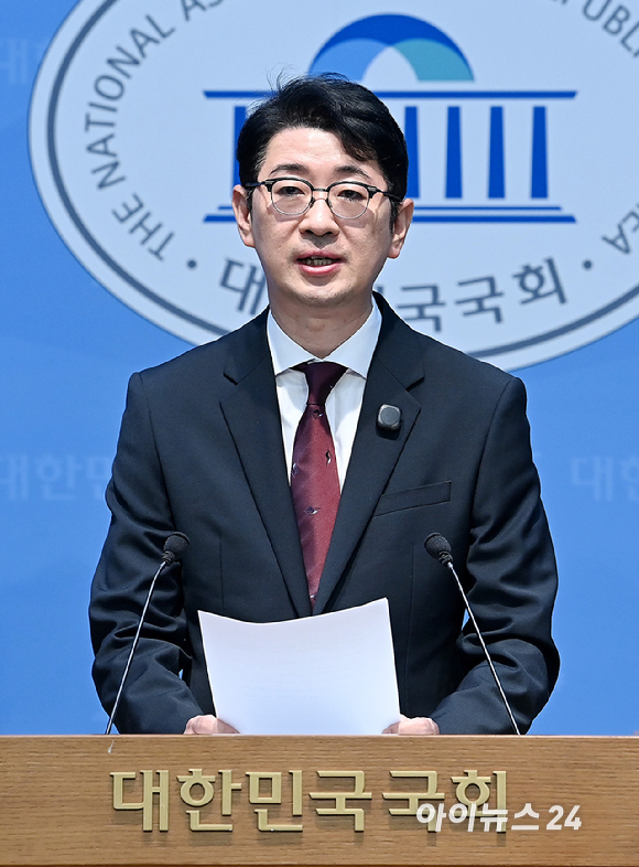 주진우 국민의힘 의원이 27일 서울 여의도 국회 소통관에서 김혜경 여사의 '황제골프' 의혹 관련 특별감찰관 골프 조사 촉구 기자회견을 하고 있다. [사진=곽영래 기자]