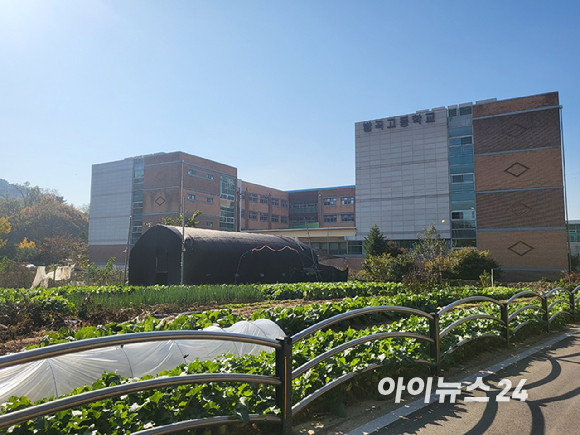 경기도 의정부 용현동 개발제한구역과 발곡고등학교. [사진=이수현 기자]