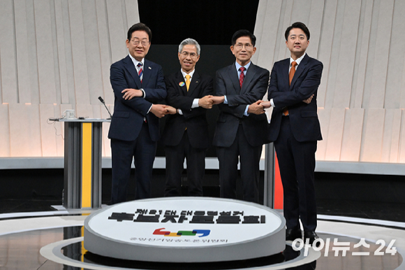 이준석 개혁신당 대선 후보가 지난달 31일 서울 여의도 국회 의원회관에서 아이뉴스24와 인터뷰를 하고 있다. [사진=정소희 기자]