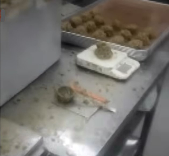 제보자 A씨가 찍은 한 두바이 쫀득 쿠키 공장 내부 [사진=JTBC '사건반장']