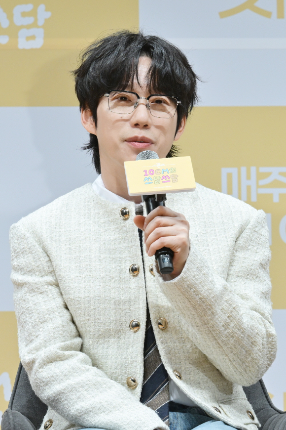 '더 시즌즈-10cm의 쓰담쓰담' 십센치 권정열 [사진=KBS]