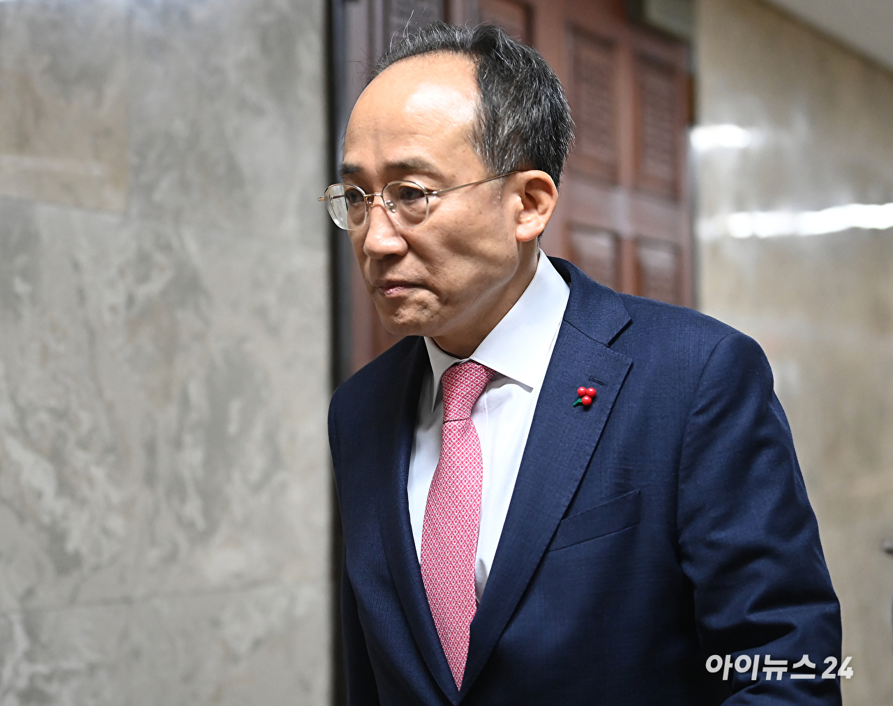 추경호 국민의힘 의원이 원내대표 시절이던 지난해 12월 7일 오전 서울 여의도 국회에서 열린 의원총회에 참석하고 있다. [사진=곽영래 기자]