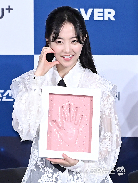 배우 박보영이 25일 오전 서울 영등포구 CGV 여의도에서 열린 청룡시리즈어워즈 핸드프린팅 행사에서 포토타임을 갖고 있다. [사진=곽영래 기자]