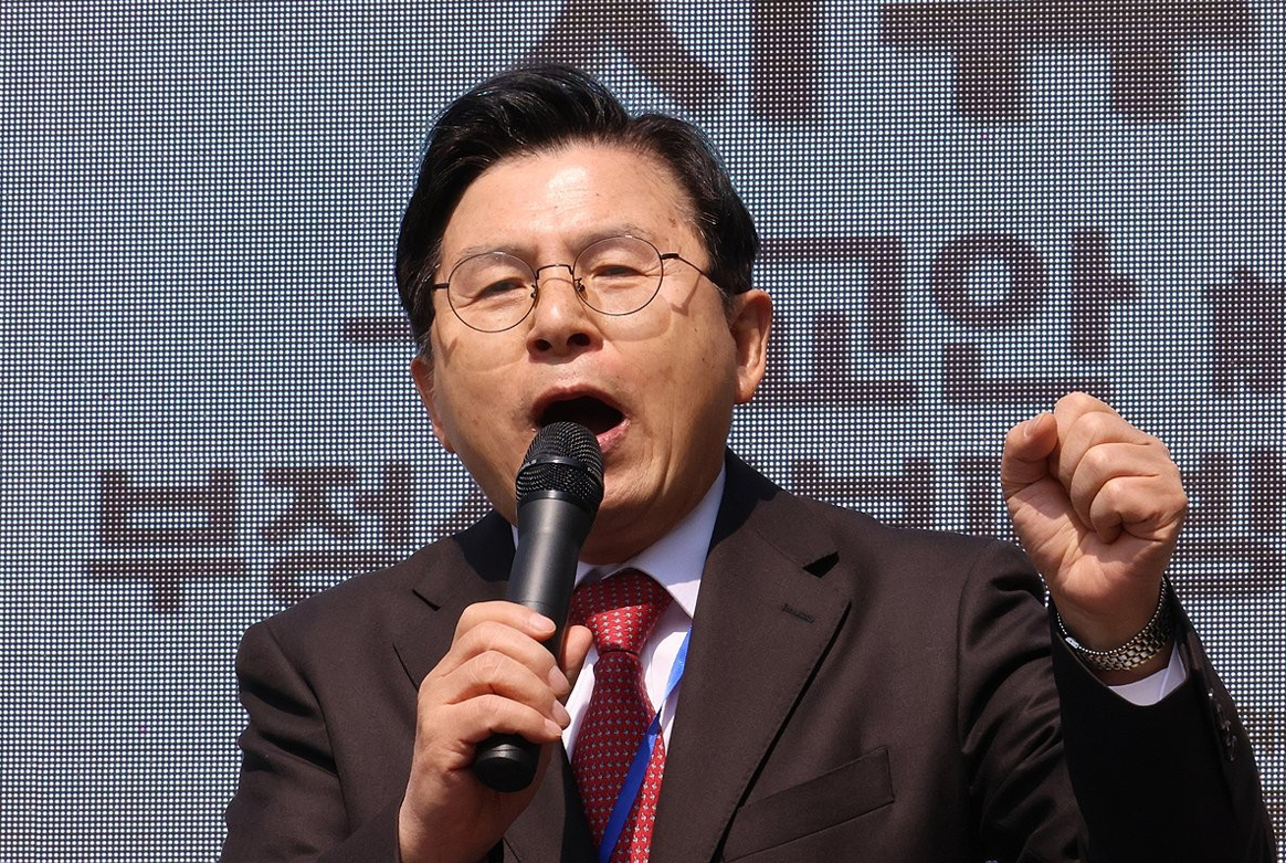 황교안 전 국무총리가 지난 3월 22일 오전 청주 충북도청 앞에서 열린 보수 기독교 단체 세이브코리아의 '국가비상기도회'에 참석해 발언하고 있다. 2025.3.22 [사진=연합뉴스]