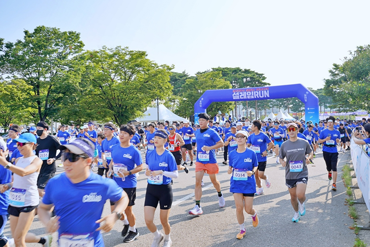 2025 설레임런 참가자들이 레이스를 출발하고 있다. [사진=롯데웰푸드 제공]