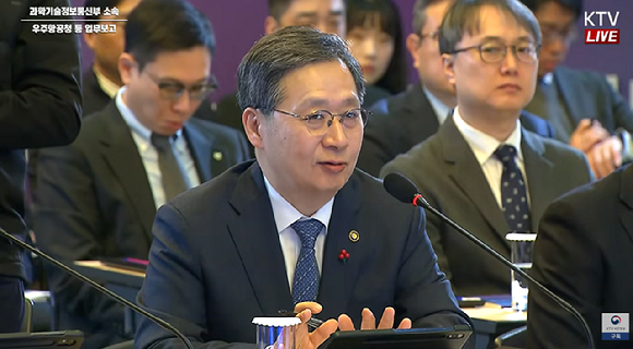 누리호가 지난해 11월 27일 새벽 고흥 나로우주센터에서 발사되고 있다. [사진=항우연]