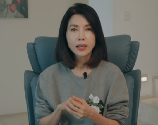 아나운서 출신 방송인 백지연이 유독가스를 들이마시고 응급실로 실려 갔던 아찔한 경험을 고백했다. 사진은 백지연. [사진=유튜브 @지금백지연]