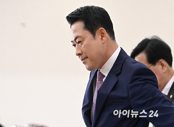 장동혁 국민의힘 대표가 23일 서울 여의도 국회에서 열린 최고위원회의에 참석하고 있다. [사진=곽영래 기자]