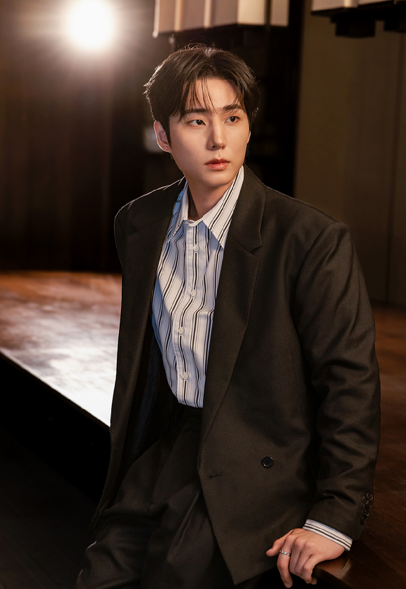 밴드 데이식스 영케이가 최근 서울 모처에서 진행한 정규 2집 'YOUNGEST'(영기스트) 발매 기념 인터뷰에서 포즈를 취하고 있다. [사진=JYP엔터테인먼트]
