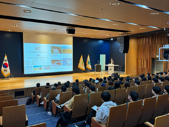 3일 국립백두대간수목원 대강당에서 울산대학교 생명과학부와 산림생물자원 활용연구의 중요성과 인식제고를 위한 학술토론회가 진행됐다. [사진=한국수목원정원관리원/한수정]