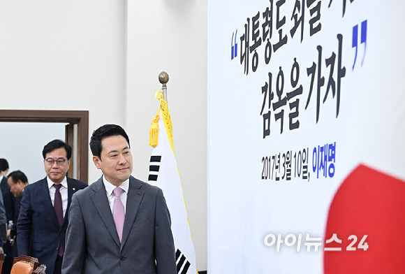 장동혁 국민의힘 대표가 4일 서울 여의도 국회에서 열린 최고위원회의에 참석하고 있다. [사진=곽영래 기자]