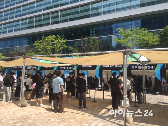 이정헌 넥슨 대표가 NDC 26 환영사를 진행하고 있다. [사진=넥슨]
