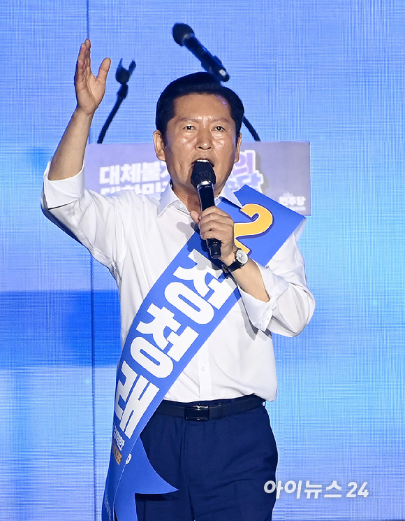 정청래 당대표 후보가 17일 대전시 대전컨벤션센터에서 열린 더불어민주당 8&middot;17 전당대회(제3차 정기전국당원대회)에서 정견발표를 하고 있다. [사진=곽영래 기자]