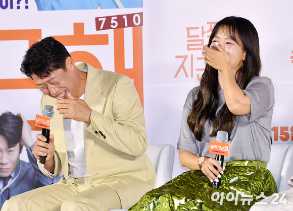 배우 유해진이 14일 오전 서울 광진구 롯데시네마 건대입구점에서 열린 영화 '달짝지근해: 7510' 제작보고회에 참석하고 있다. [사진=곽영래 기자]