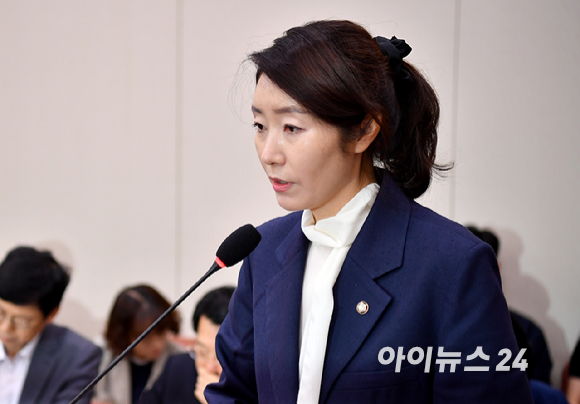 안규백 국방부 장관 후보자가 15일 서울 여의도 국회에서 열린 국방위원회의 인사청문회에서 질의에 답변하고 있다. [사진=곽영래 기자]