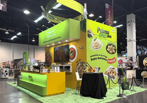 2026 자연식품박람회에 참가한 풀무원 부스. [사진=풀무원]