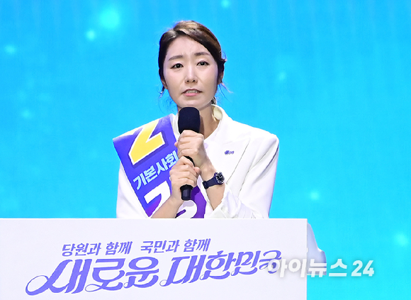 이재명 대통령이 23일 각 부처 장관 후보자 11명을 지명했다. 상단 왼쪽부터 배경훈 과기부 장관 후보자, 조현 외교부 장관 후보자, 정동영 통일부 장관 후보자, 안규백 국방부 장관 후보자, 권오을 국가보훈부 장관 후보자, 송미령 농림축산부 장관(유임), 김성환 환경부 장관 후보자, 김영훈 노동부 장관 후보자, 강선우 여가부 장관 후보자, 전재수 해수부 장관 후보자, 한성숙 중기부 장관 후보자, 윤창렬 국무조정실장 후보자 [사진=대통령실]