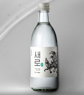  NH투자증권은 31일 롯데칠성에 대해 소주 신제품 '처음처럼 새로'를 중심으로 국내 소주 시장에서의 점유율 회복이 지속되고 있다고 분석했다. 사진은 처음처럼 새로.