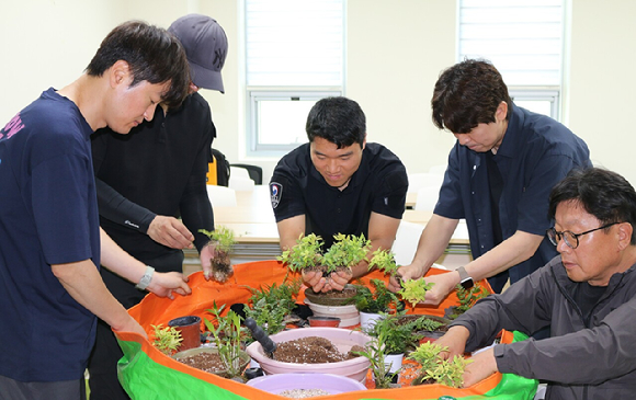 산불재난특수진화대원 대상 가드닝 프로그램. [사진=한국수목원정원관리원]