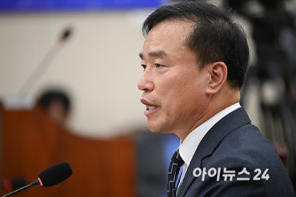 김종철 방송미디어통신위원회 위원장 후보자가 16일 서울 여의도 국회에서 열린 인사청문회에서 질의에 답변하고 있다. [사진=곽영래 기자]