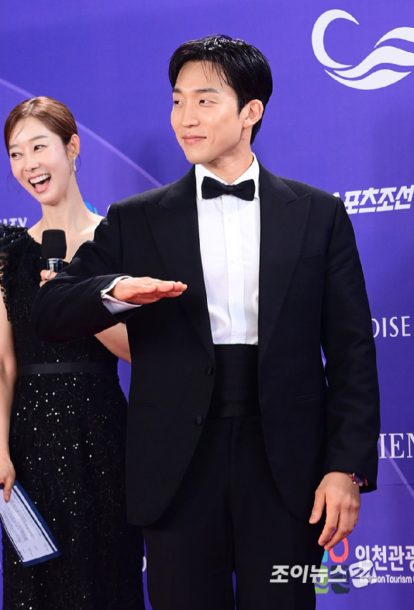 배우 이상이가&nbsp;31일 오후&nbsp;인천시 영종구 운서동 파라다이스시티에서 열린&nbsp;제5회 청룡시리즈어워즈&nbsp;레드카펫 행사에 참석하고 있다. [사진=정소희 기자]
