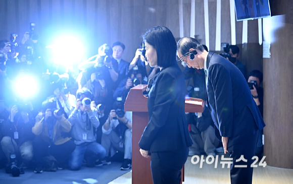 한덕수 전 국무총리가 2일 오전 서울 여의도 국회 소통관에서 출마 선언을 하고 있다. [사진=곽영래 기자]