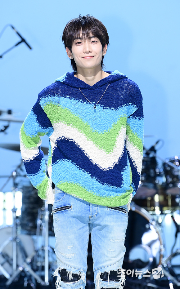 밴드 하이파이유니콘 엄태민이 13일 오후 서울 마포구 상암동 MBC 공개홀에서 열린 Hi-Fi Un!corn(하이파이유니콘) Single Album 'Teenage Blue' 발매 쇼케이스에 참석하고 있다. [사진=정소희 기자]