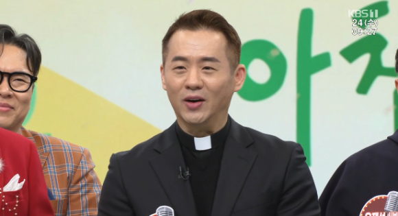 조남구 신부가 '아침마당' 크리스마스 특집에서 우승을 차지했다. [사진=얼루어 코리아]