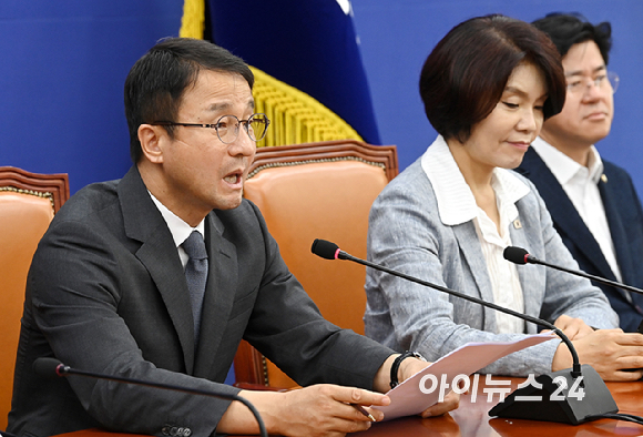 한병도 더불어민주당 당대표 직무대행 겸 원내대표가 7일 서울 여의도 국회에서 열린 원내대책회의에서 발언하고 있다. [사진=곽영래 기자]