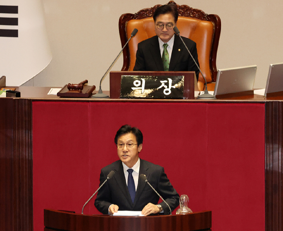 신영대 더불어민주당 의원이 28일 오후 서울 여의도 국회에서 열린 제418회국회(정기회) 제13차 본회의에서 자신에 대한 체포동의안 표결에 앞서 신상 발언을 하고 있다. 2024.11.28. [사진=뉴시스]