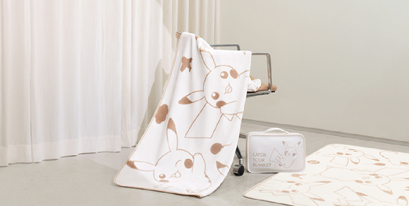 티웨이항공 포켓몬 굿즈 캐치 유어 블랭킷(포켓몬 담요&파우치) [사진=티웨이항공]