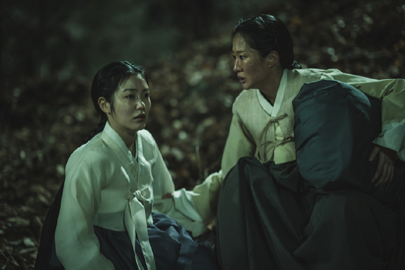 배우 로운이 디즈니+ '탁류'에서 열연하고 있다. [사진=월트디즈니 컴퍼니 코리아]