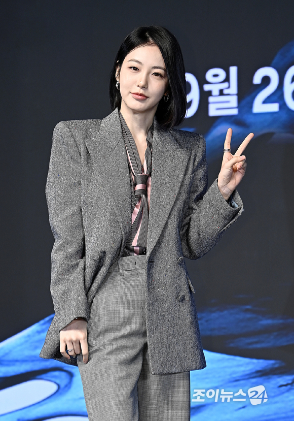 배우 박서함, 신예은, 로운이 23일 서울 논현동 엘리에나 호텔에서 진행된 디즈니+ 오리지널 시리즈 '탁류' 제작발표회에서 포토타임을 갖고 있다. [사진=곽영래 기자]