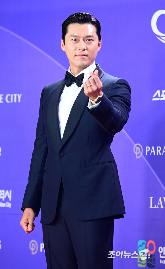 '메이드 인 코리아' 배우 현빈이&nbsp;31일 오후&nbsp;인천시 영종구 운서동 파라다이스시티에서 열린&nbsp;제5회 청룡시리즈어워즈&nbsp;레드카펫 행사에 참석하고 있다. [사진=정소희 기자]